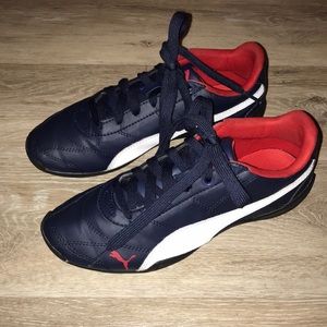 Pumas girls shoe